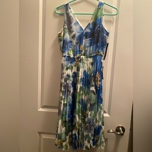 NWT Maggy London, Size 2P - Floral Pleated Tank Dress